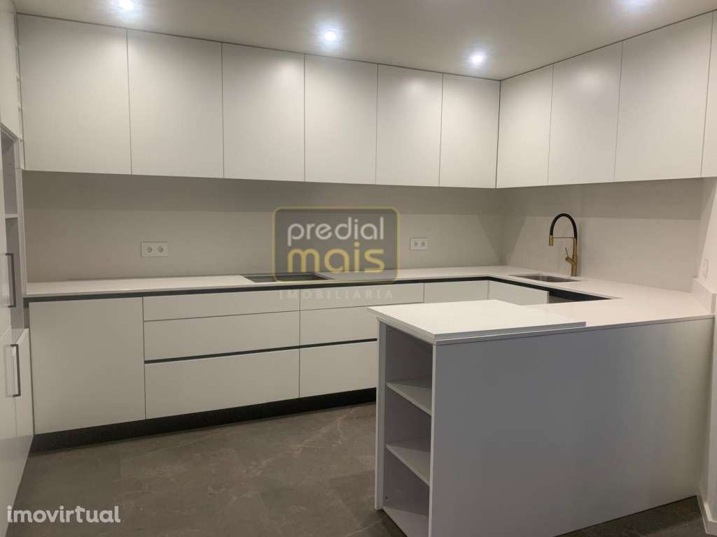 MORADIA DE 3 FRENTES C/ NOVA - ANTAS - Grande imagem: 2/12