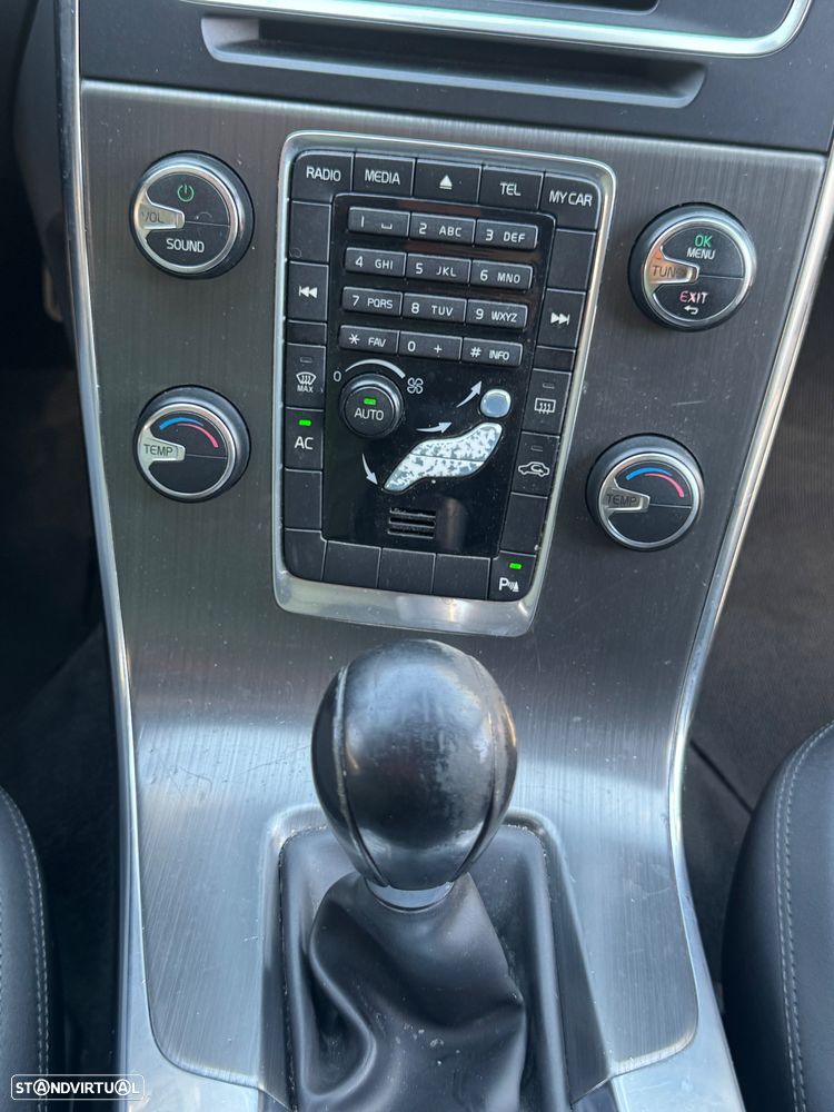 Volvo V60 2.0 D3 Momentum - 18