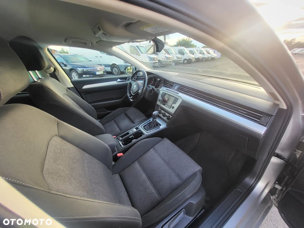 Volkswagen Passat 2.0 TDI SCR Trendline DSG - 10
