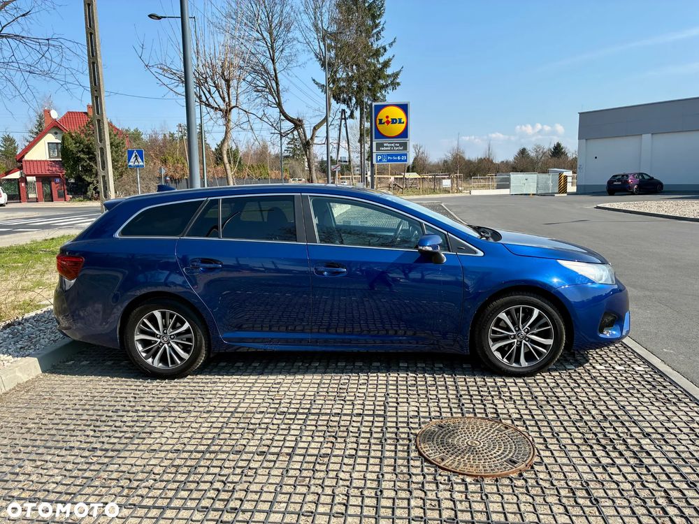 Toyota Avensis 2.0 D-4D Premium - 2