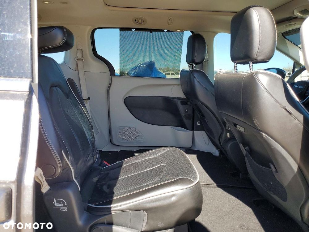 Chrysler Pacifica - 9