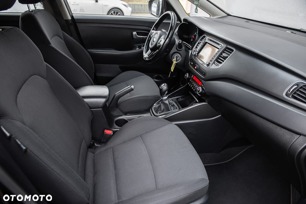 Kia Carens - 31
