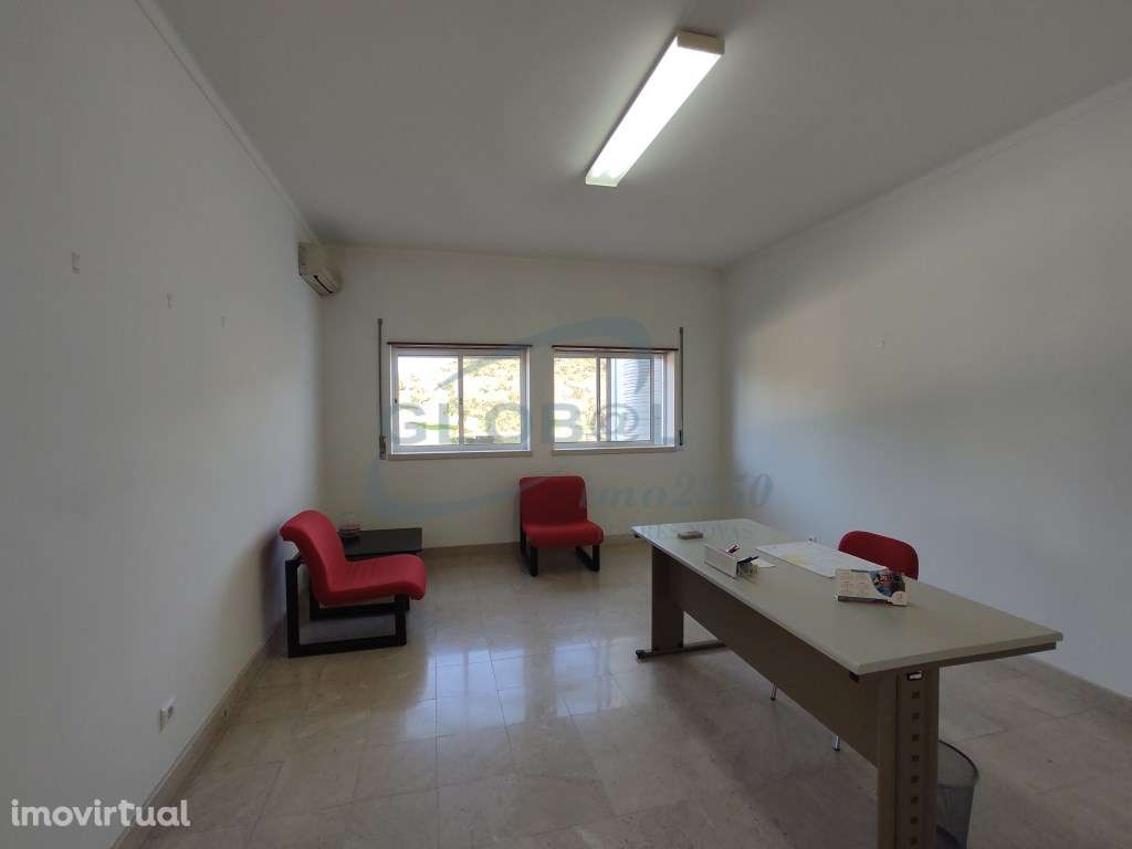 ARMAZÉM / UNIDADE INDUSTRIAL COM EXCELENTE LOCALIZAÇÃO - A1 / A23 - Grande imagem: 5/44