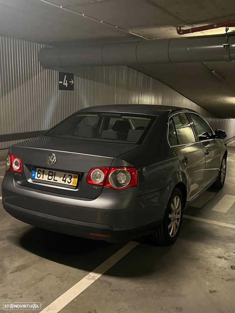 VW Jetta 1.9 TDi Confortline - 2