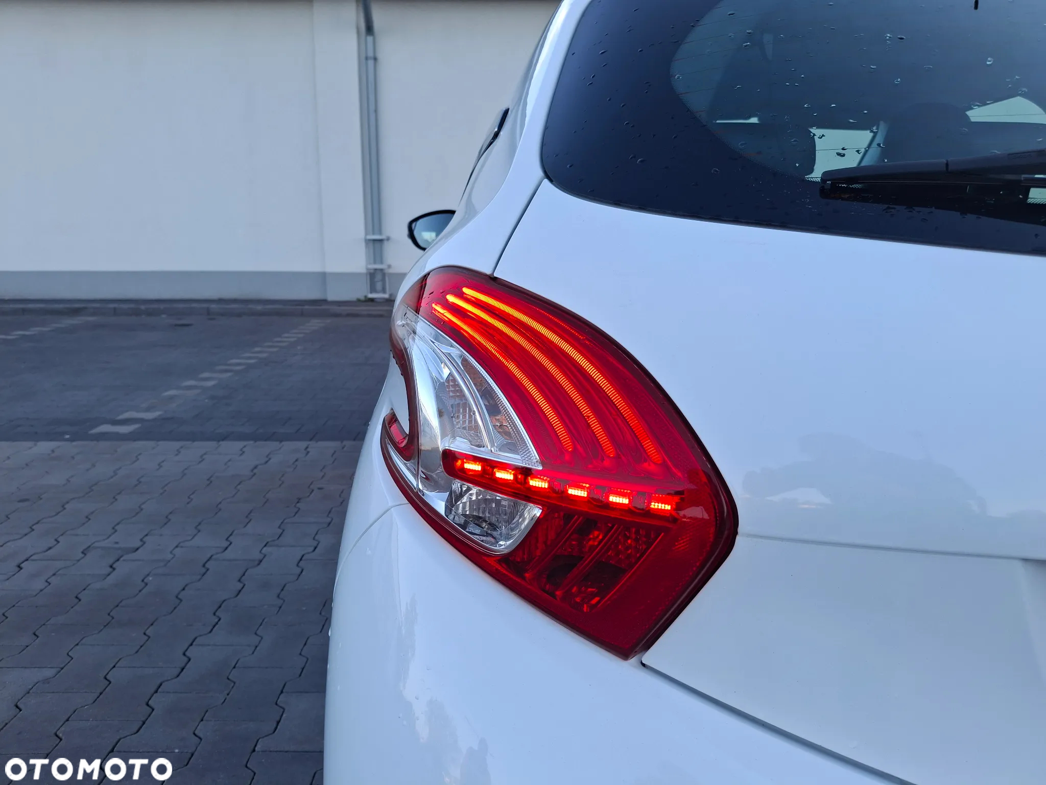 Peugeot 208 120 VTI Allure - 19