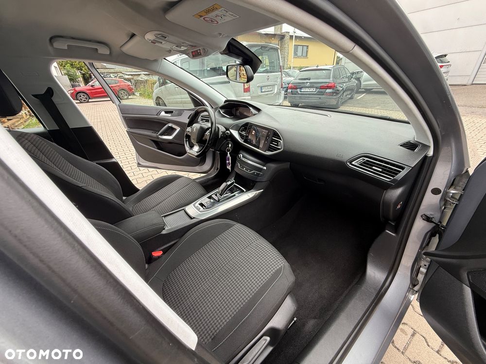 Peugeot 308 1.5 BlueHDi Active S&S EAT8 - 17