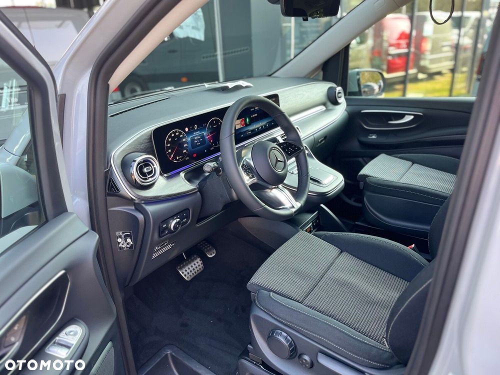 Mercedes-Benz Klasa V - 12