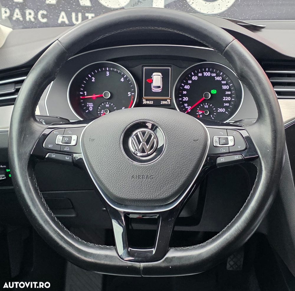 Volkswagen Passat - 13