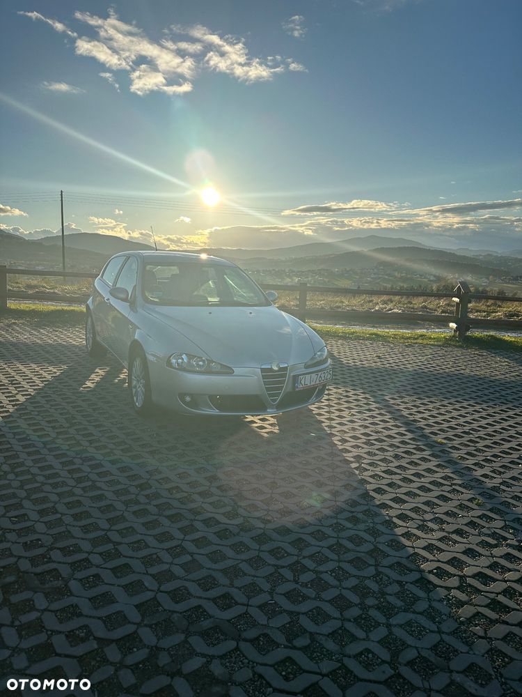 Alfa Romeo 147 1.9 JTD 16V Progress - 1