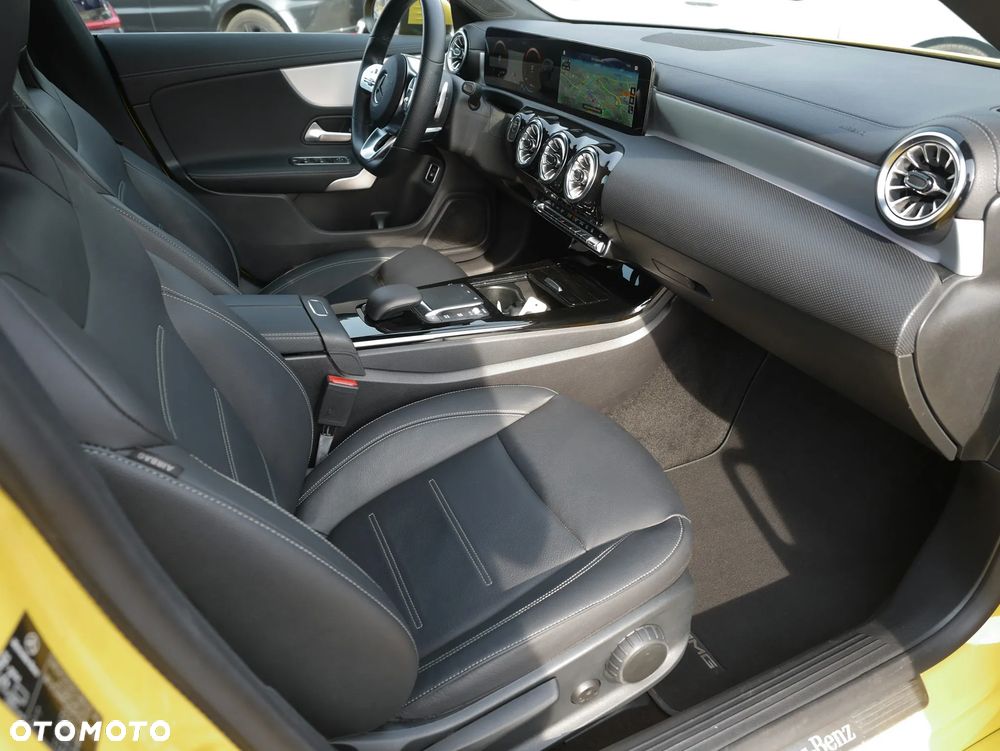 Mercedes-Benz CLA 250 e 8G-DCT AMG Line - 16