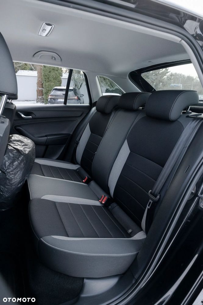 Skoda RAPID Spb 1.2 TSI Ambition - 9