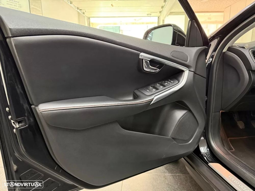 Volvo V40 Cross Country - 16