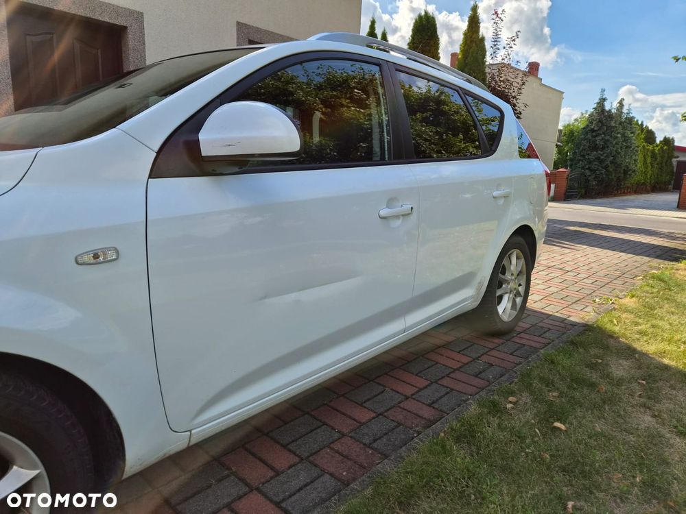 Kia Ceed 2.0 crdi Comfort + - 6