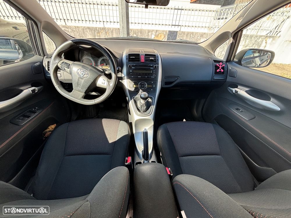 Toyota Auris 1.4 D-4D Exclusive+P.Sport - 3