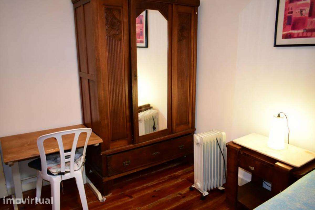 Quarto - localizado em Intendente Lisbon - Grande imagem: 2/15