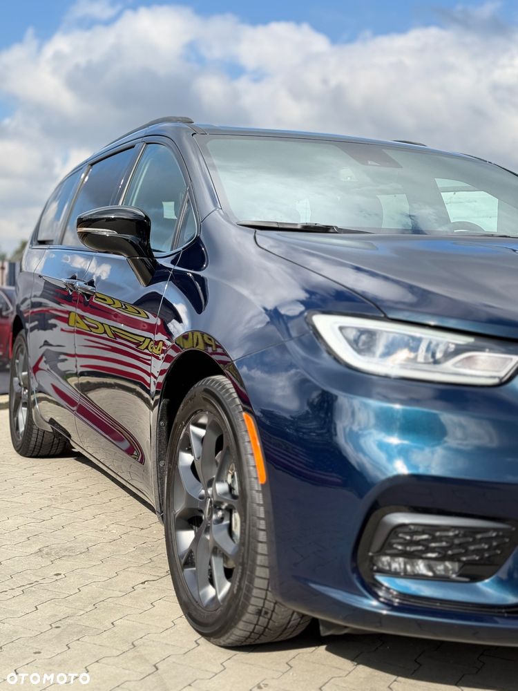 Chrysler Pacifica - 4