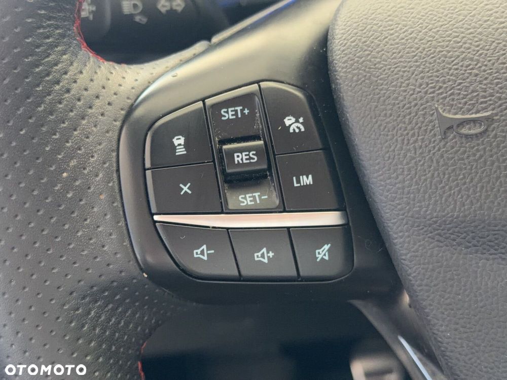 Ford Kuga - 25