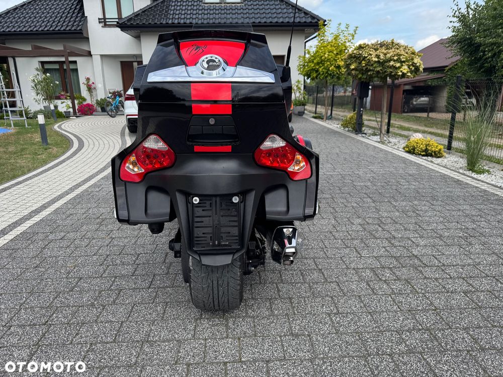 Can-Am Spyder - 22
