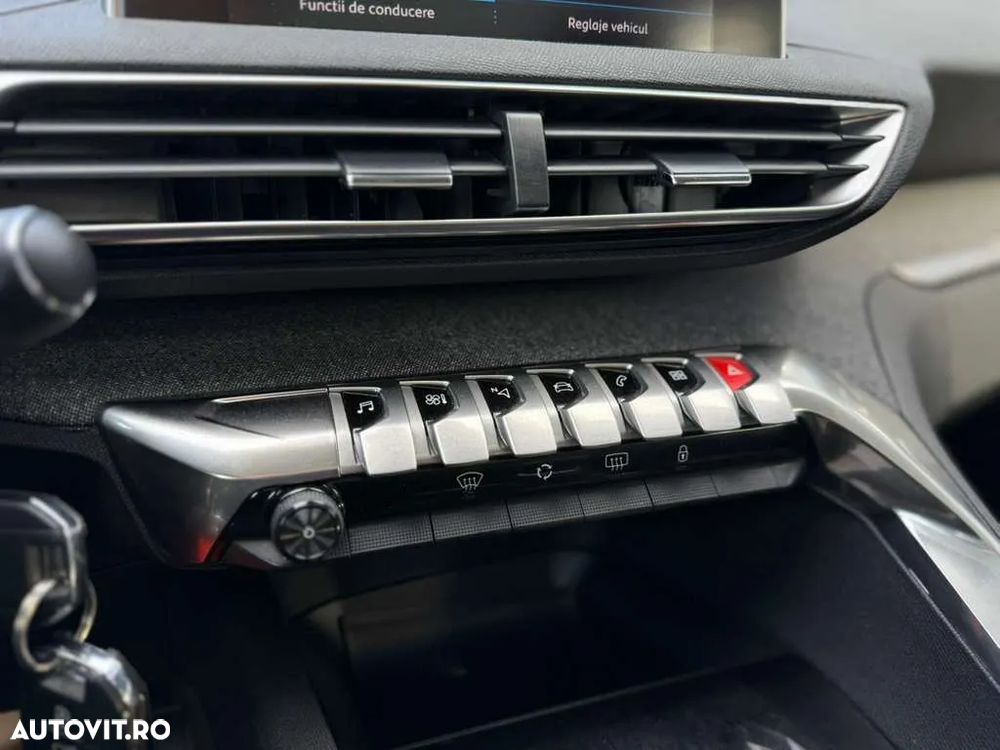 Peugeot 3008 1.2 PureTech 130 BVM6 Allure Pack - 21