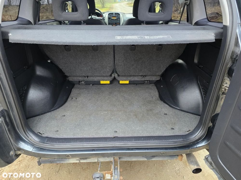 Toyota RAV4 2.0 VVT-i 4x4 - 24