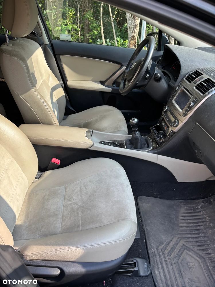 Toyota Avensis 1.8 Sol plus NAVI - 14