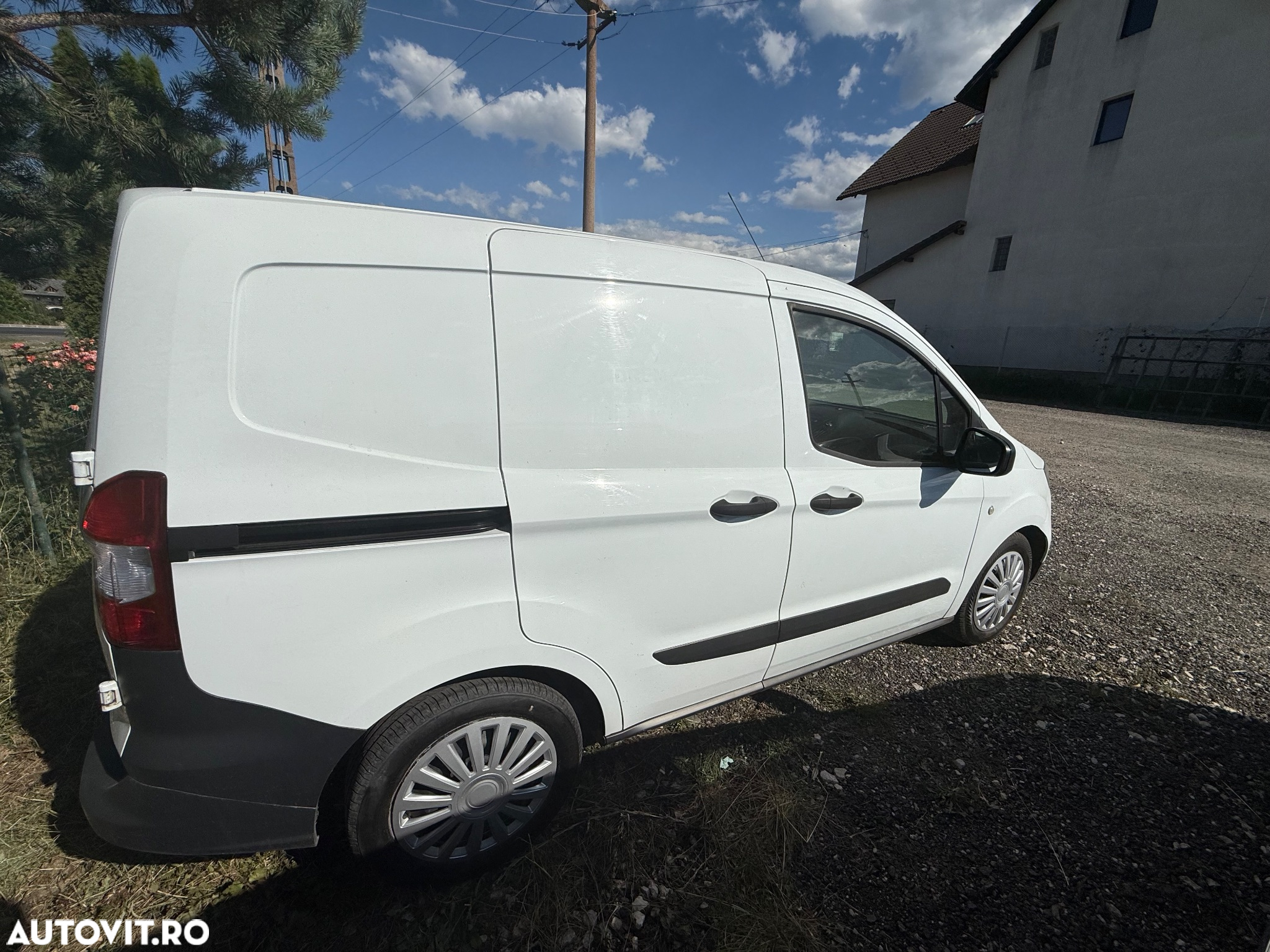 Ford Courier - 12