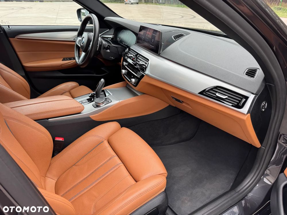 BMW Seria 5 530d xDrive M Sport sport - 9