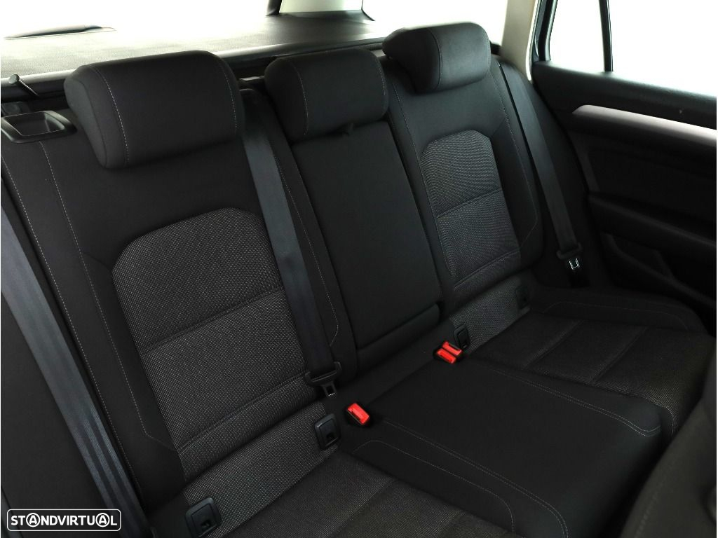 VW Passat Variant 2.0 TDi Confortline - 16