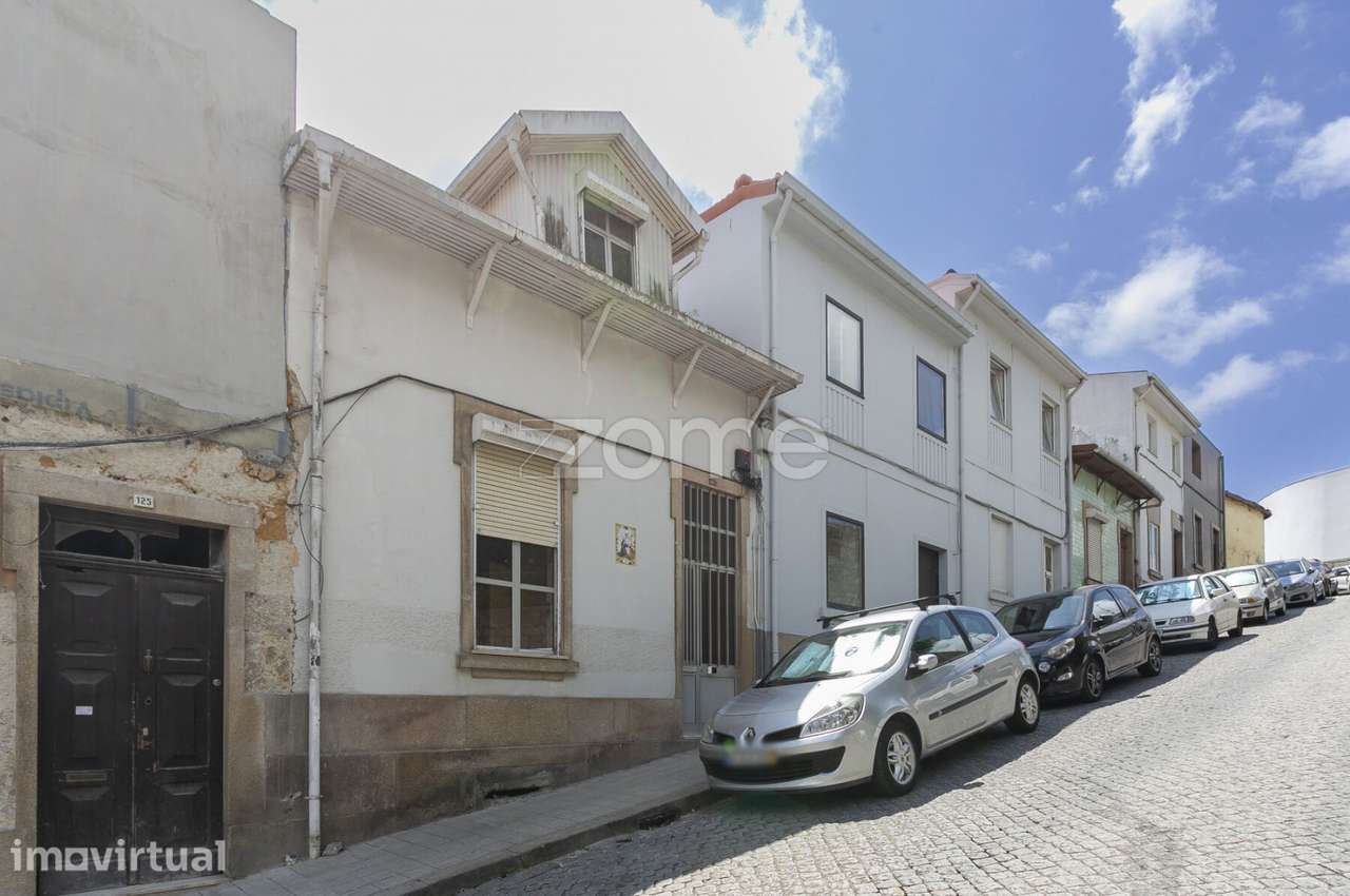 MORADIA DE 3 PISOS PARA REABILITAR A SEU GOSTO C/ PIP APROVADO - Grande imagem: 2/34