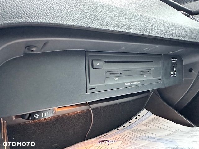 Skoda Octavia 2.0 TDI DSG RS - 26