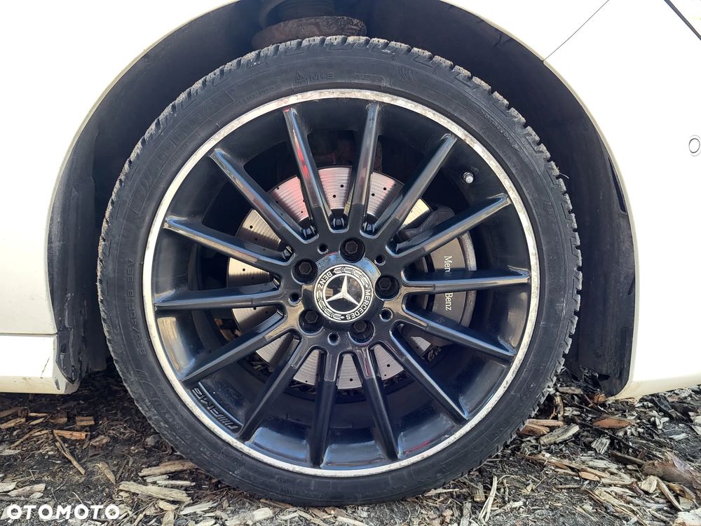 Mercedes-Benz CLA 220 4-Matic AMG Line - 40