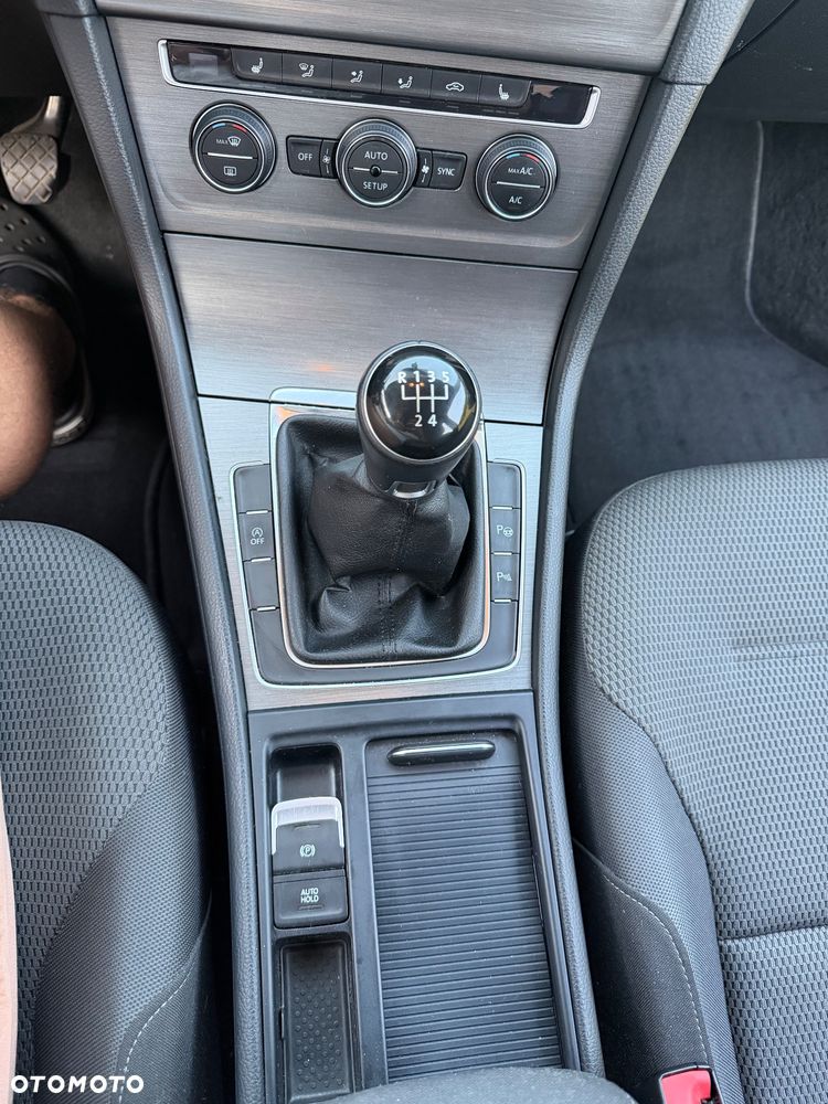 Volkswagen Golf - 15