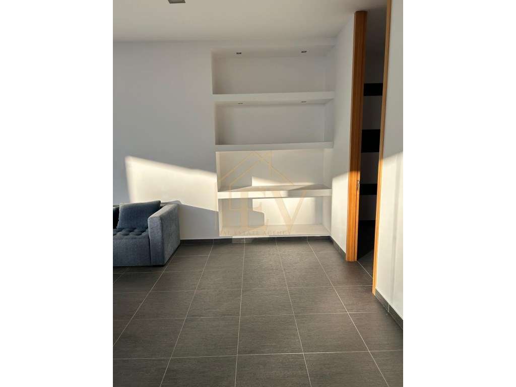 OPORTUNIDADE DE INVESTIMENTO | LOJA COM POTENCIAL PARA HABITAÇÃO - Grande imagem: 2/8