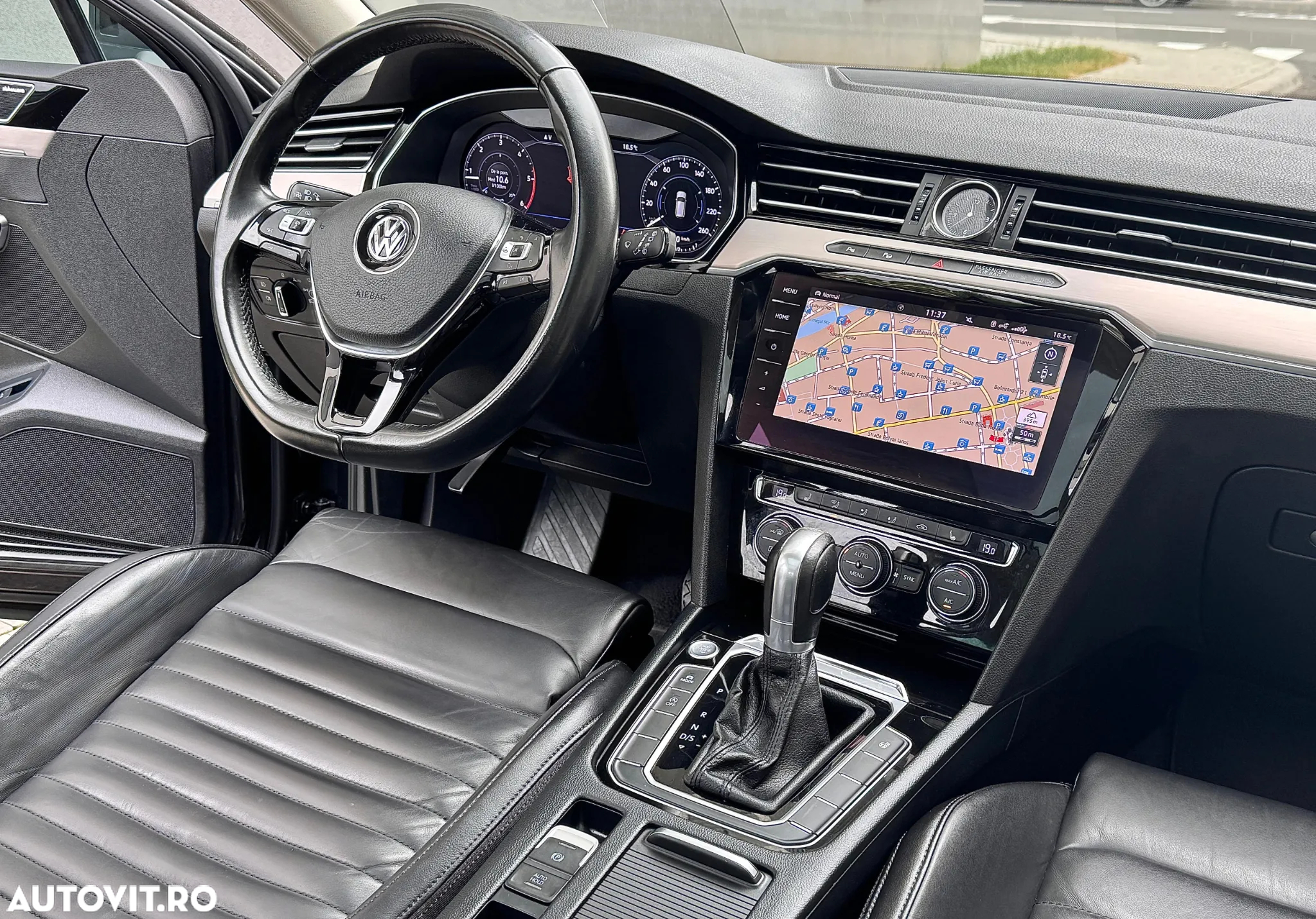 Volkswagen Passat Variant 2.0 TDI SCR DSG BlueMotion Highline - 25