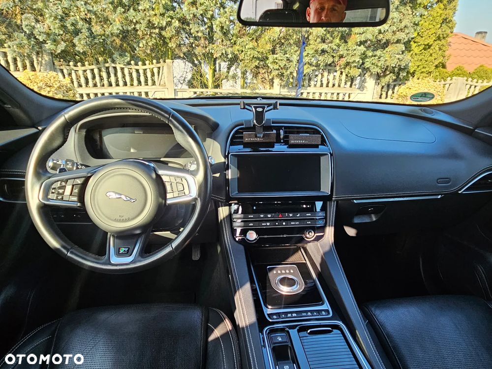 Jaguar F-Pace 2.0 i4D AWD R-Sport - 21