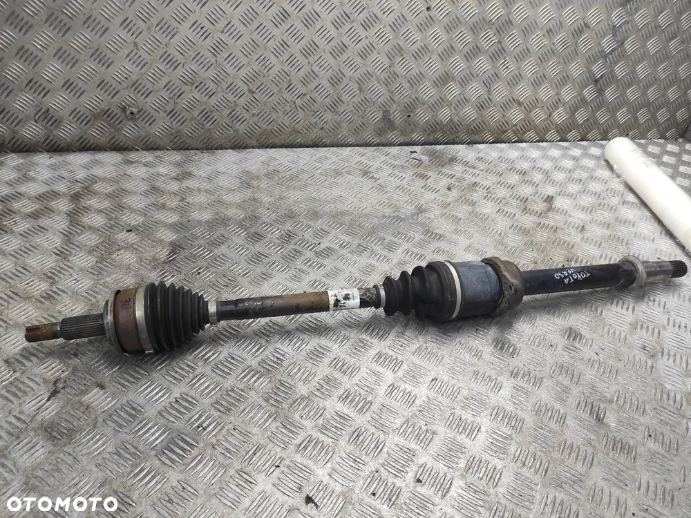 PÓŁOŚ PRAWY PRZÓD  TOYOTA VERSO I LIFT - 1