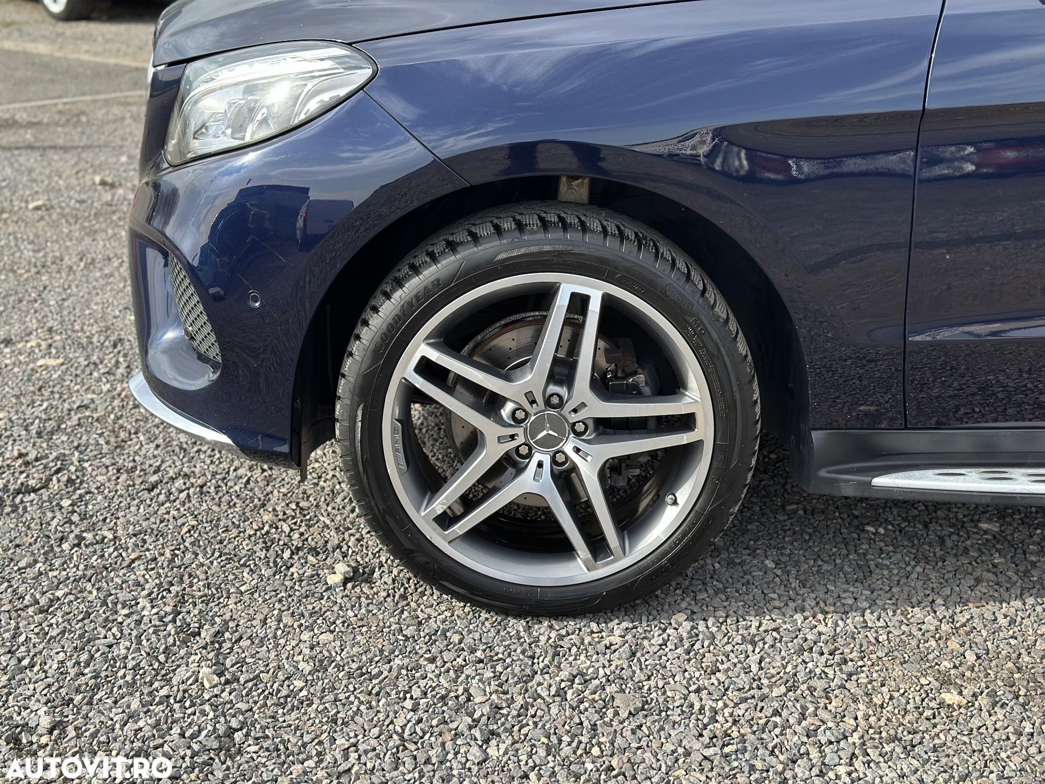 Mercedes-Benz GLE 250 d 4Matic 9G-TRONIC AMG Line - 12