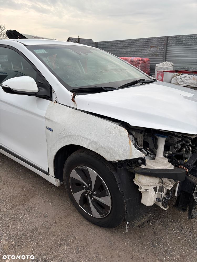 Hyundai IONIQ - 8