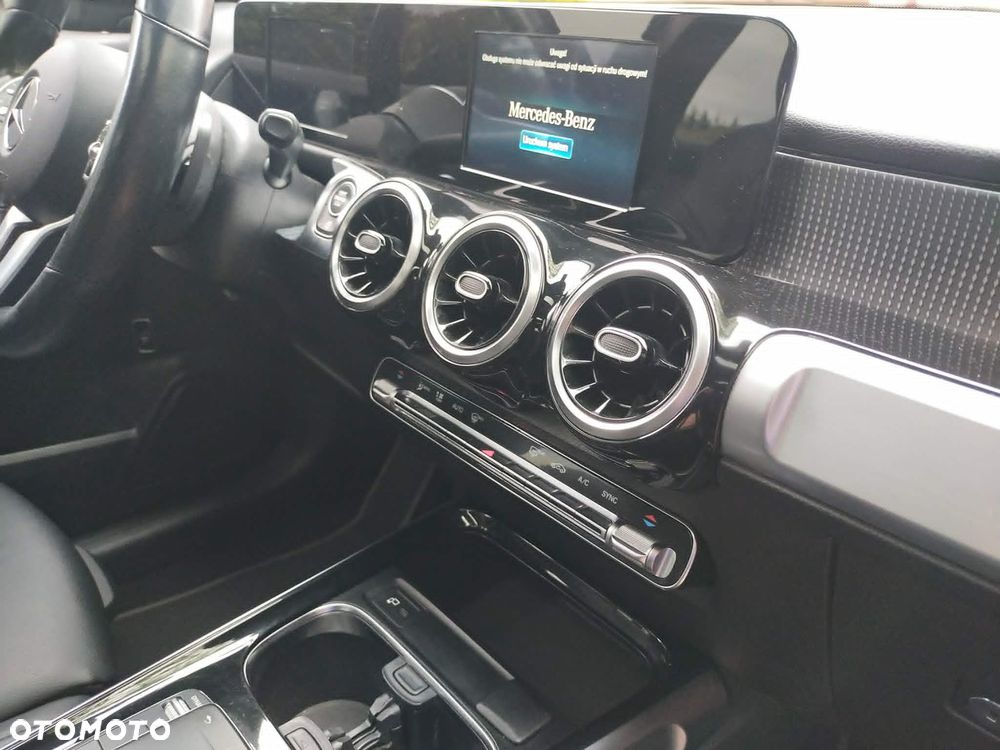 Mercedes-Benz GLB 250 4-Matic 8G-DCT - 10