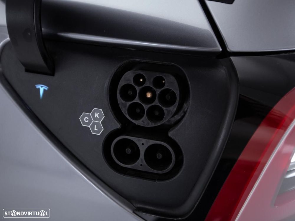 Tesla Model Y Long Range Dual Motor AWD - 17