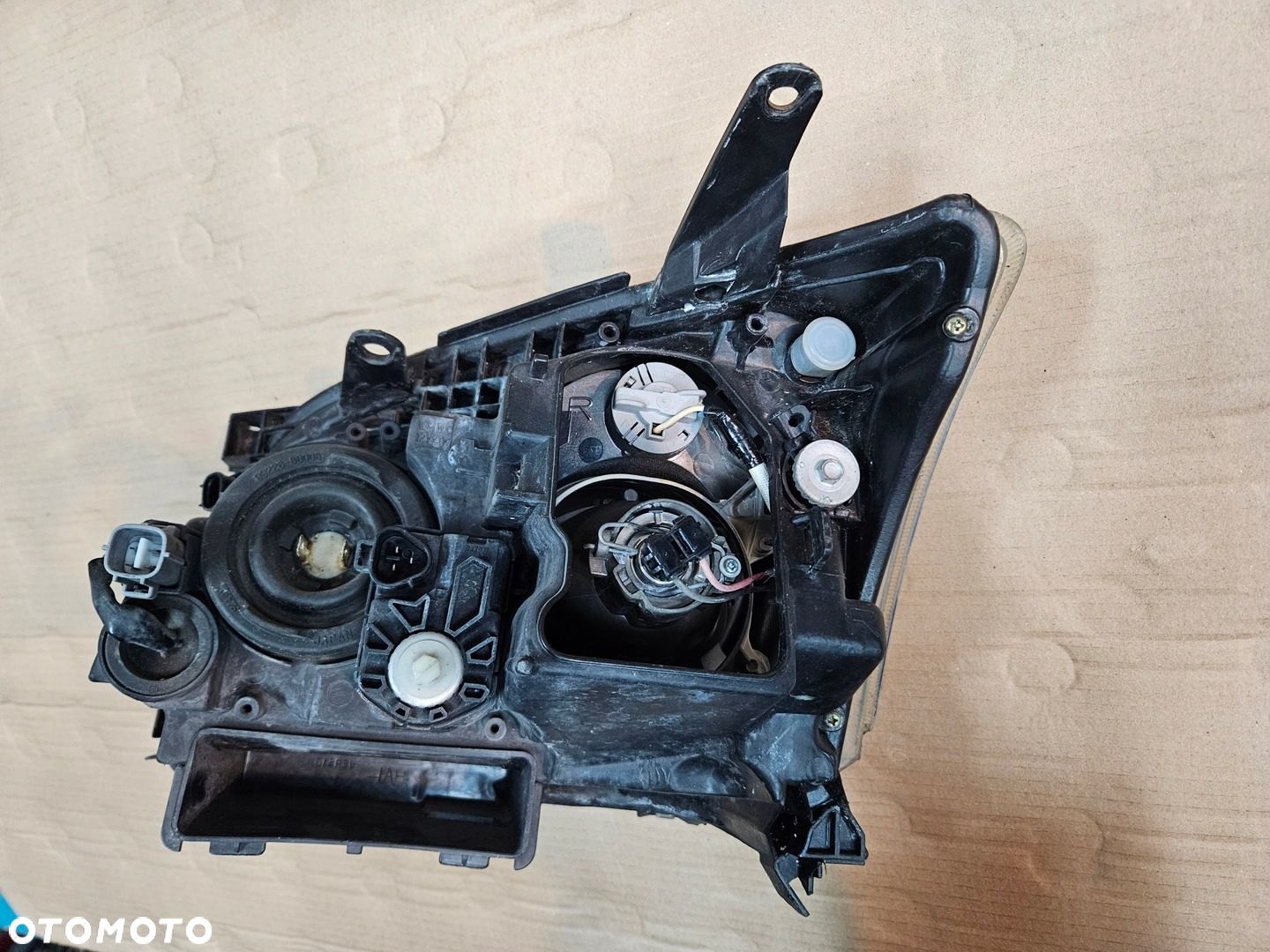TOYOTA AVENSIS T25 03-06 LAMPA PRZÓD PRAWY - 4