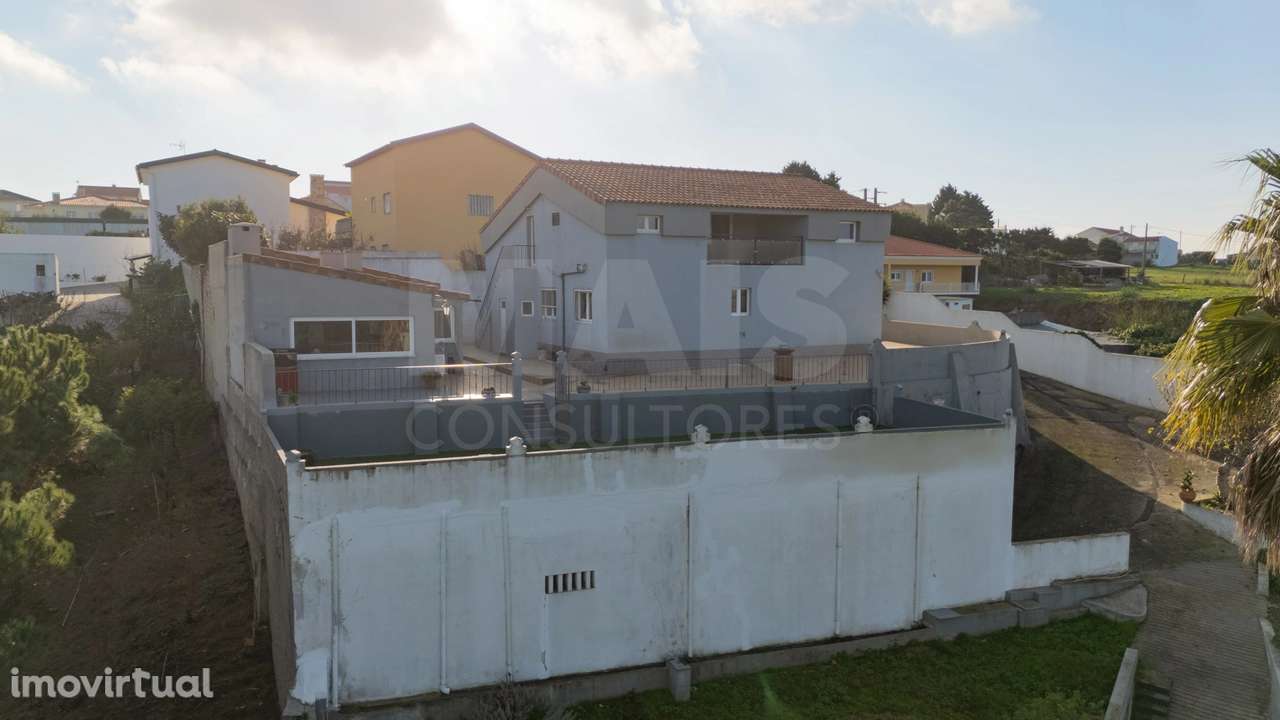 Moradia com duas habitações independentes, terreno e grande potenci... - Grande imagem: 3/49