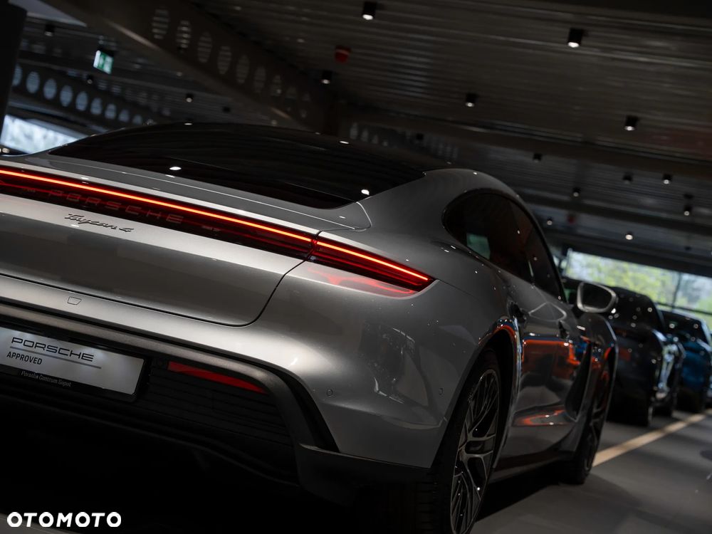 Porsche Taycan 4 - 13