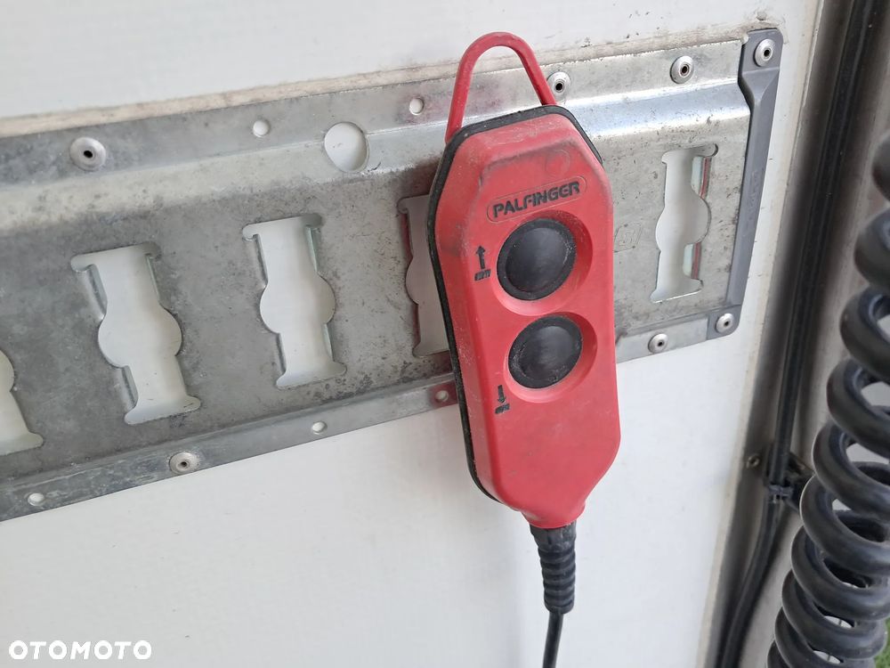 Iveco Daily 72C180 Kontener + Winda 1 Tona Salon Polska - 24