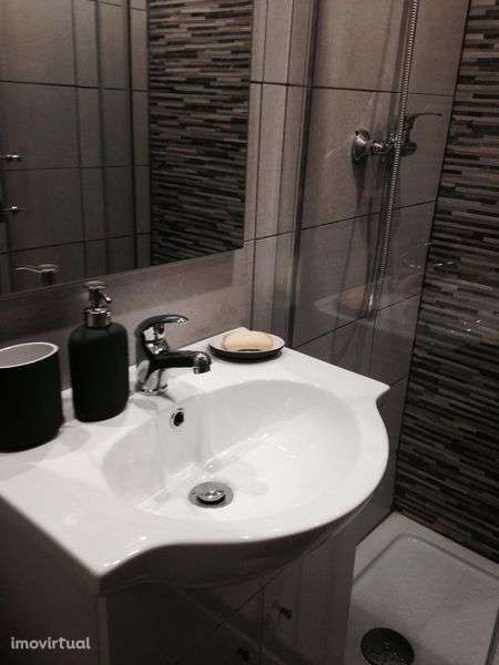 Garagem tranformada em T1 - Grande imagem: 4/8