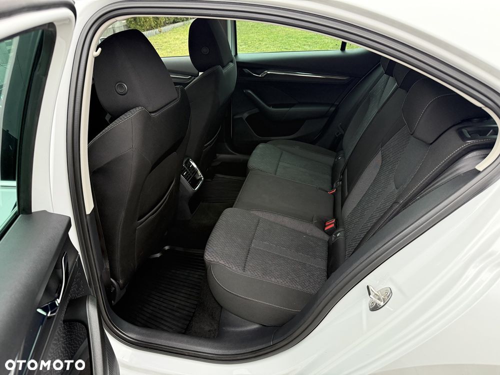 Skoda Octavia 2.0 TDI Style DSG - 33