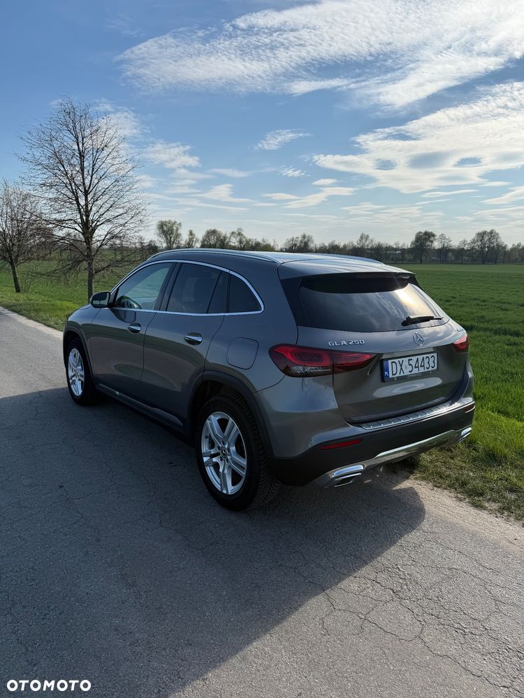 Mercedes-Benz GLA 250 4-Matic - 5