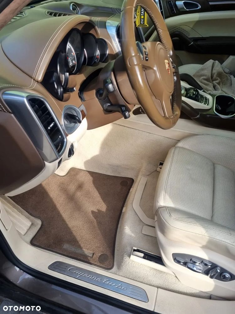 Porsche Cayenne - 21