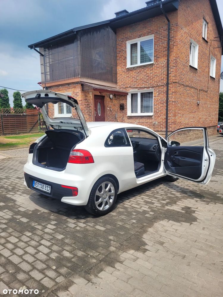 Kia Rio - 12
