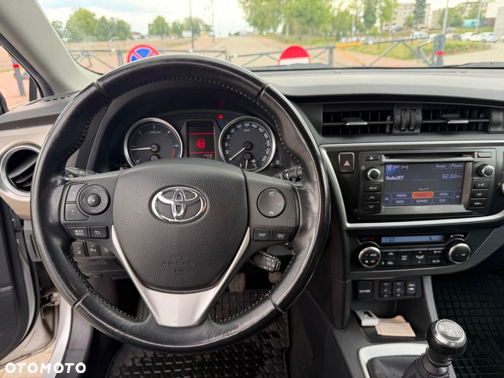 Toyota Auris 2.0 D-4D Premium Comfort - 19